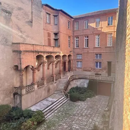 Le Carme, Au Centre Historique *